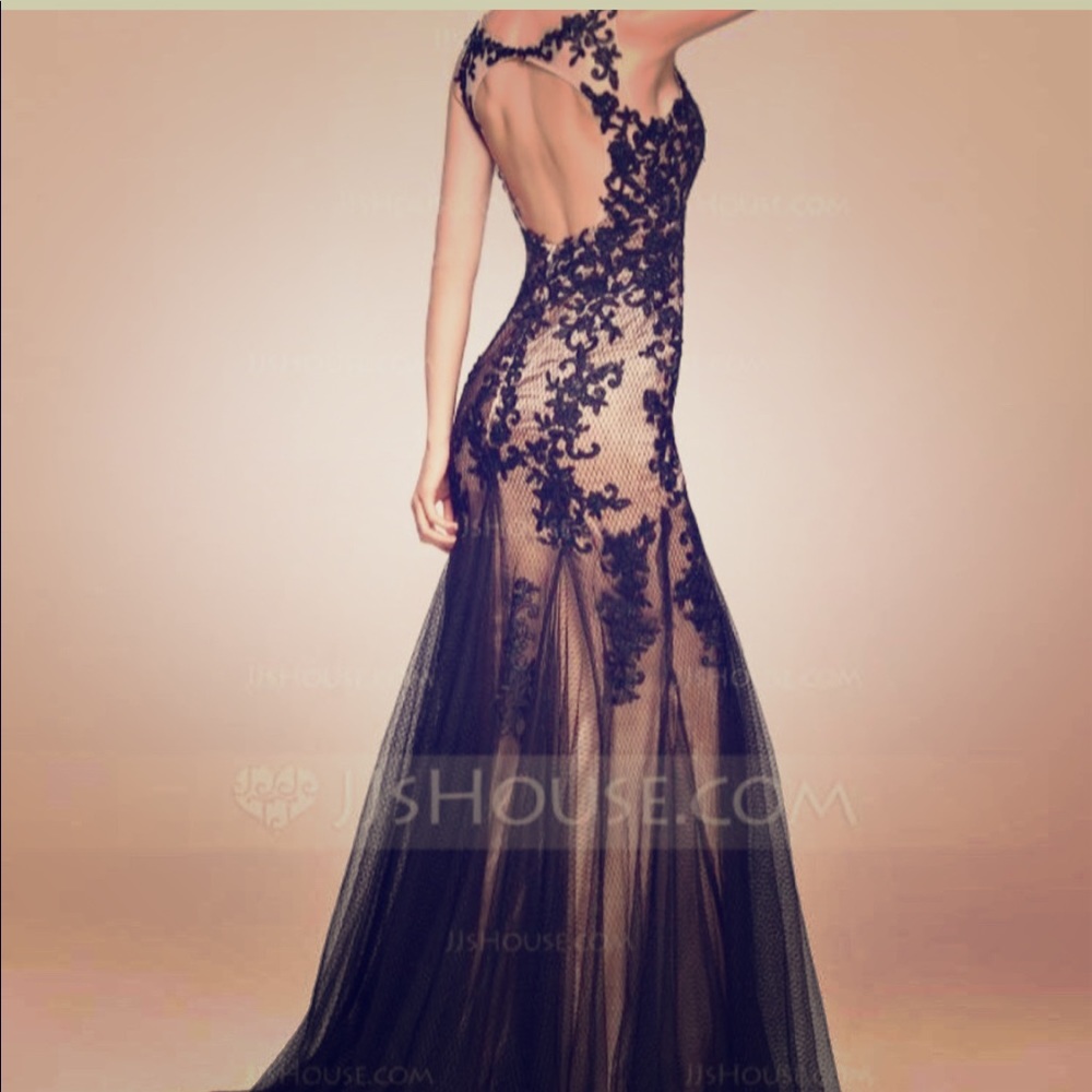 Trumpet Mermaid Dress Black lace/nude underlaying
